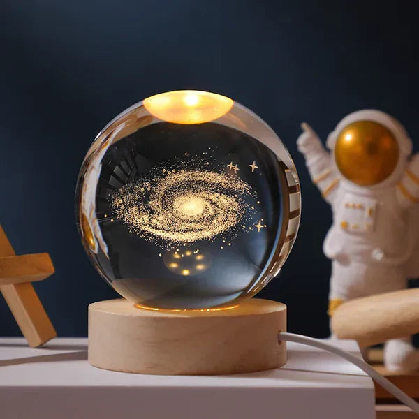 Leuchtende Mondkristallkugel mit Galaxie-Effekt