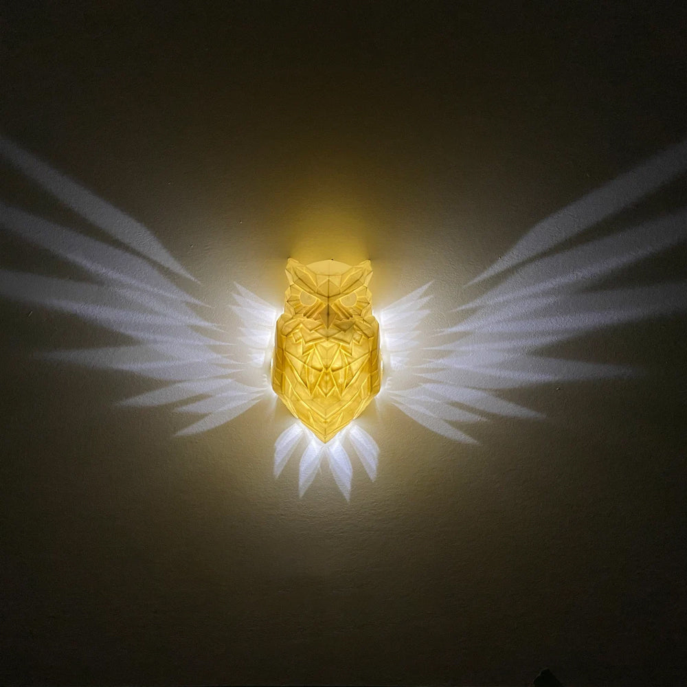 Lichtkunst-Wandlampe in Vogelform