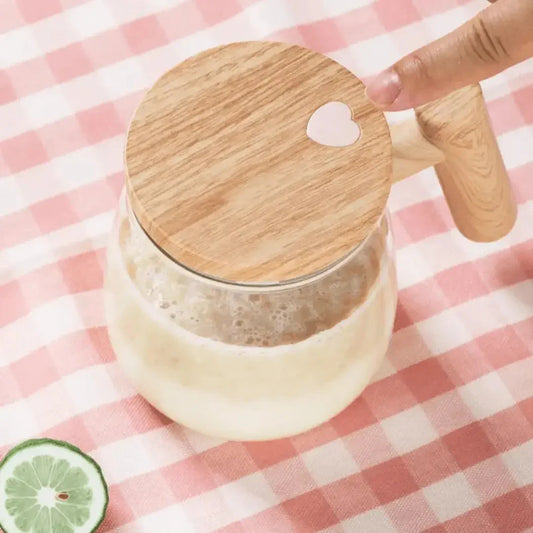 Selbstumrührender Becher im Holz-Design – Intelligente Tasse