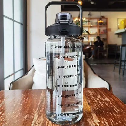 2L Sport-Wasserflasche mit Trinkhalm und Zeitangaben für Einfaches Trinken und Hydration