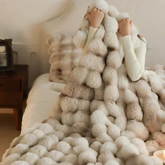 Flauschige Kunstfell-Kuscheldecke für gemütliche Stunden