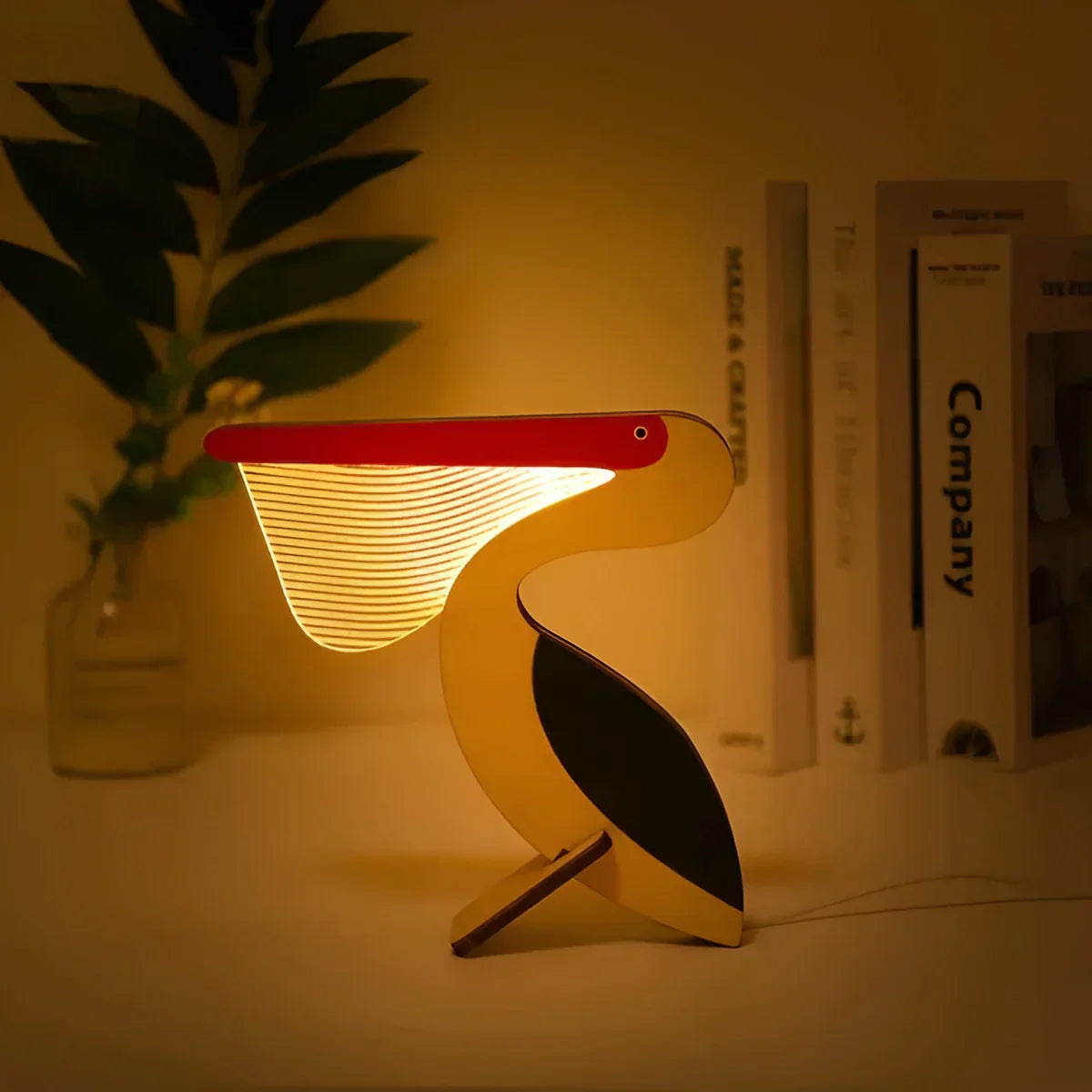 Holz-Tischlampe mit Tierfigur im modernen Design