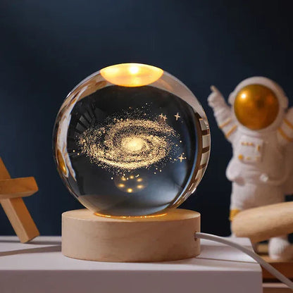 Leuchtende Mondkristallkugel mit Galaxie-Effekt