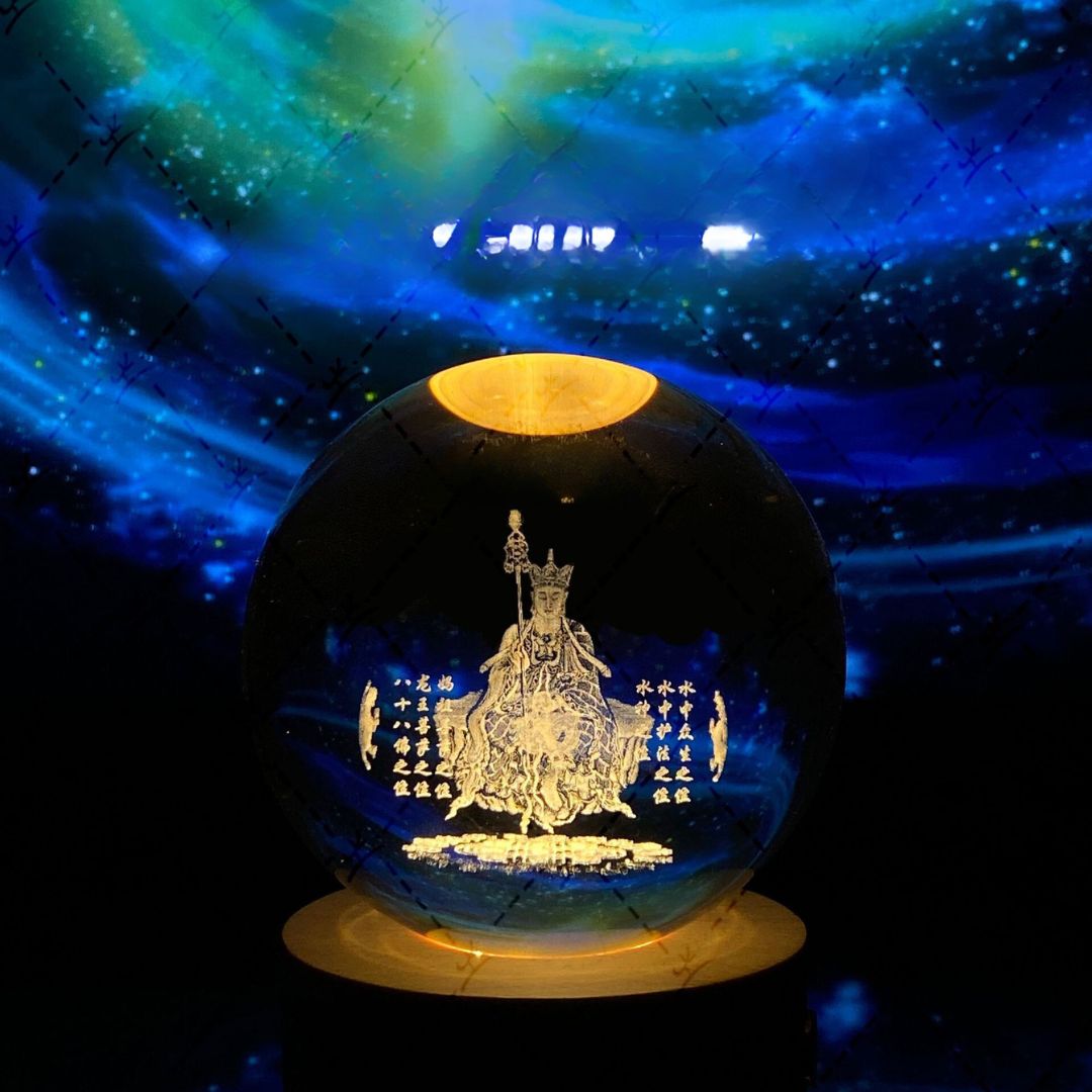 Leuchtende Mondkristallkugel mit Galaxie-Effekt