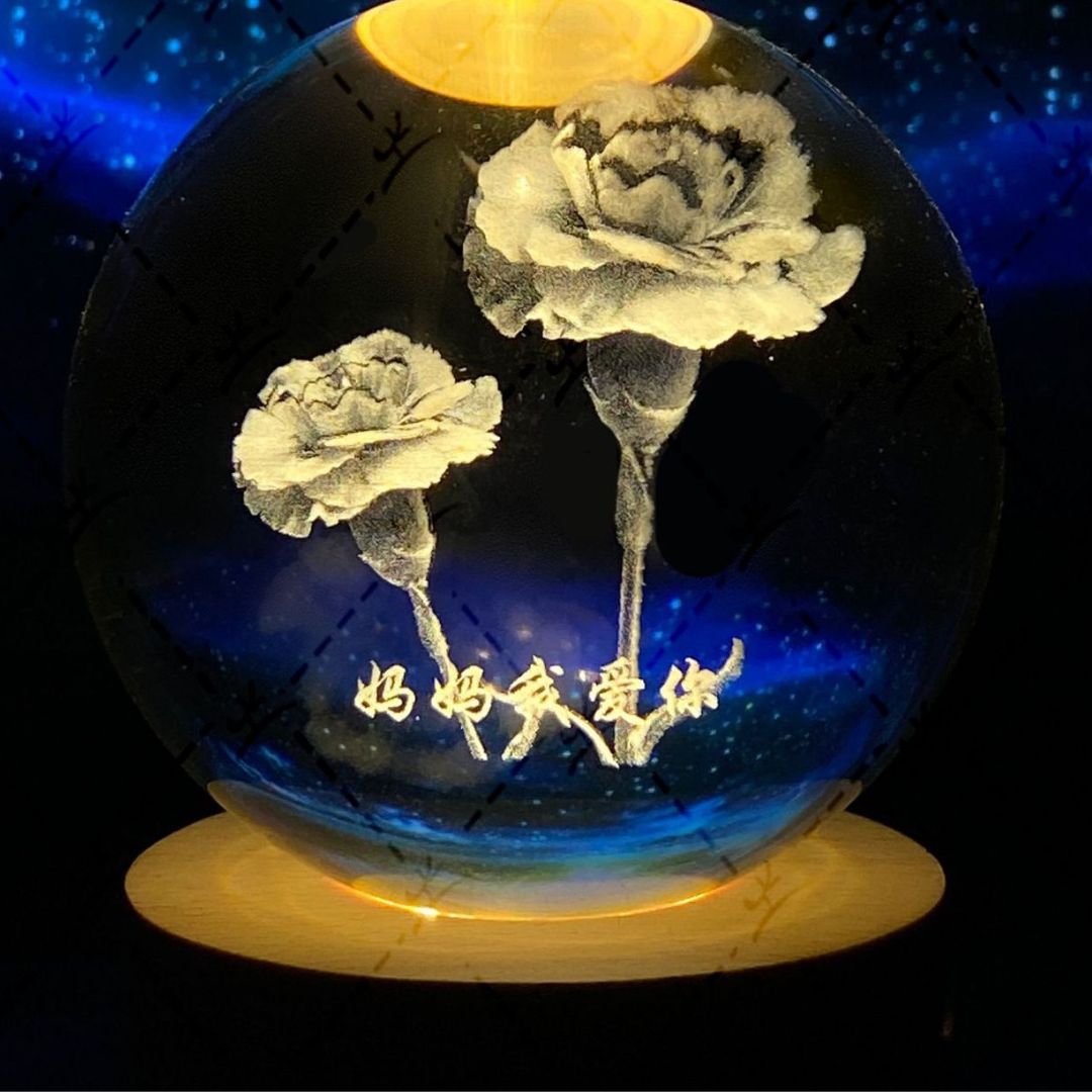 Leuchtende Mondkristallkugel mit Galaxie-Effekt