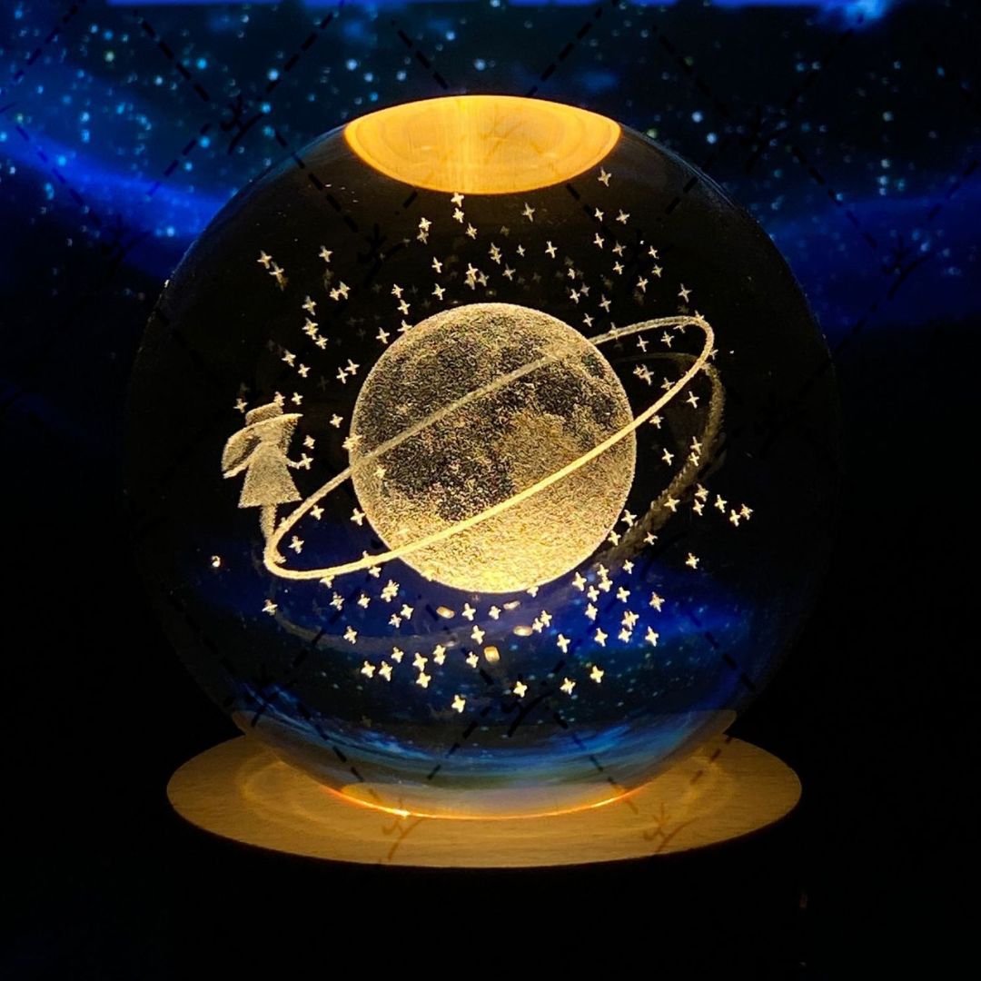 Leuchtende Mondkristallkugel mit Galaxie-Effekt
