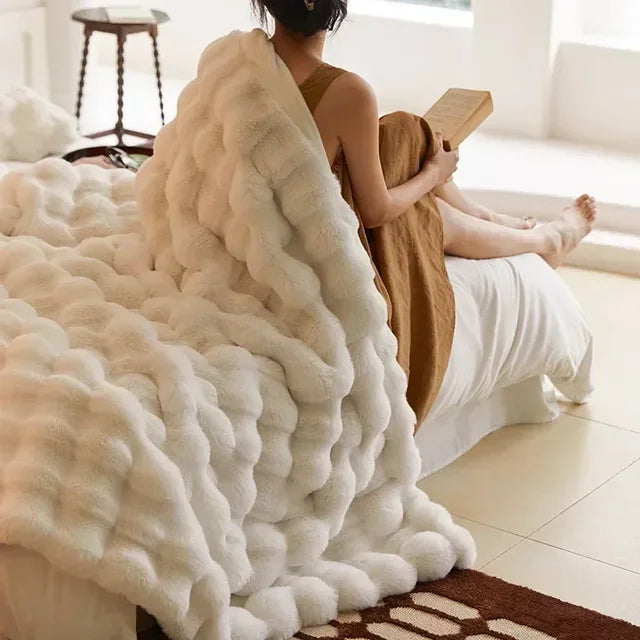 Flauschige Kunstfell-Kuscheldecke für gemütliche Stunden