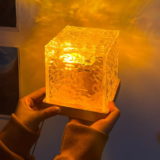 Würfelförmige LED-Tischlampe mit Glasdesign