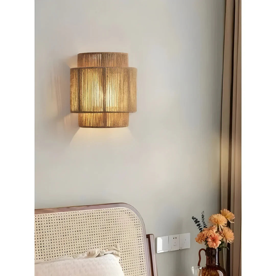 Moderne Geflochtene Rattan Wandlampe im Boho Stil mit Warmem Licht