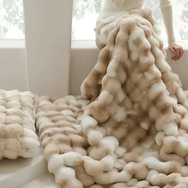 Flauschige Kunstfell-Kuscheldecke für gemütliche Stunden