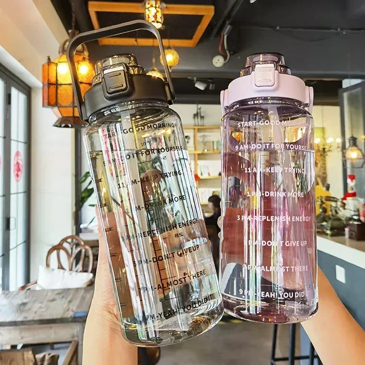 2L Sport-Wasserflasche mit Trinkhalm und Zeitangaben für Einfaches Trinken und Hydration