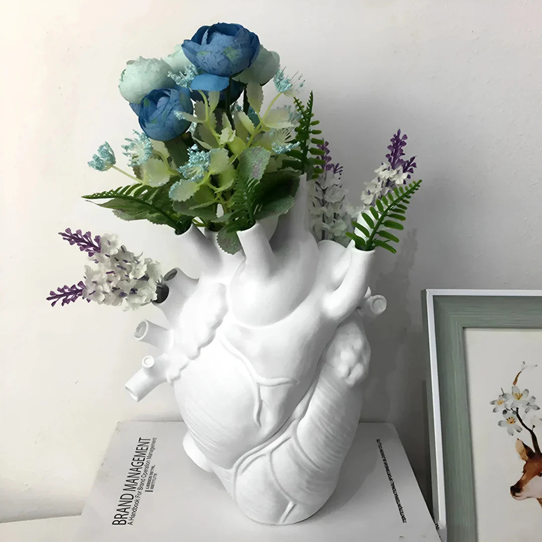 Herzvase im Griechischen Stil – Elegante Deko für Zeitlose Ästhetik