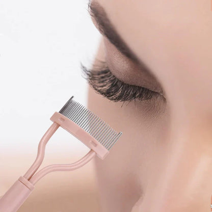 Feiner Wimperntrenner – Perfektes Finish nach der Mascara