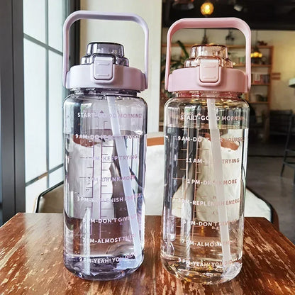 2L Sport-Wasserflasche mit Trinkhalm und Zeitangaben für Einfaches Trinken und Hydration