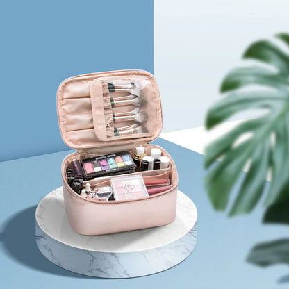 Praktischer Make-Up Organizer für Reisen – mit Fächern und Verteilern für Ordnung