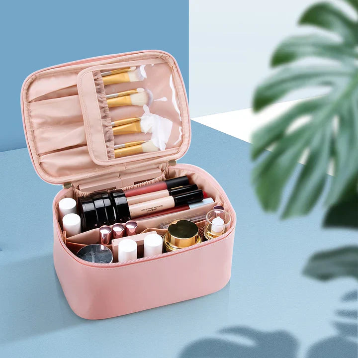 Praktischer Make-Up Organizer für Reisen – mit Fächern und Verteilern für Ordnung