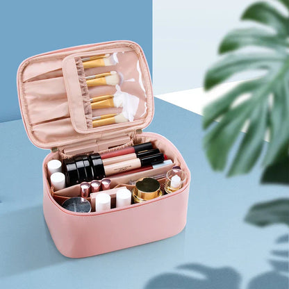 Praktischer Make-Up Organizer für Reisen – mit Fächern und Verteilern für Ordnung