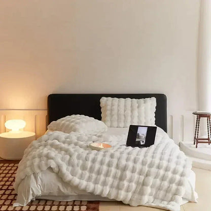 Flauschige Kunstfell-Kuscheldecke für gemütliche Stunden