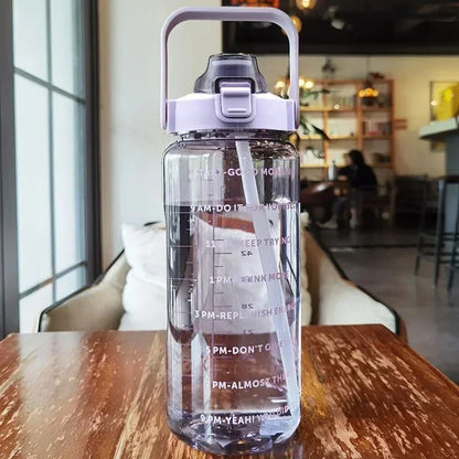 2L Sport-Wasserflasche mit Trinkhalm und Zeitangaben für Einfaches Trinken und Hydration