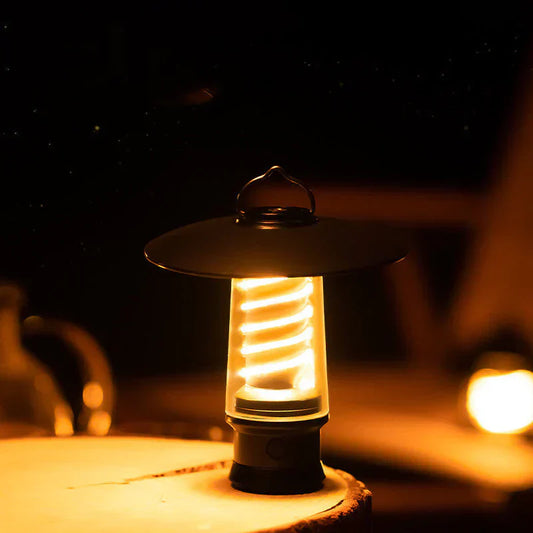 Laterne mit LED-Spirale und heller Taschenlampe für Outdoor-Einsatz
