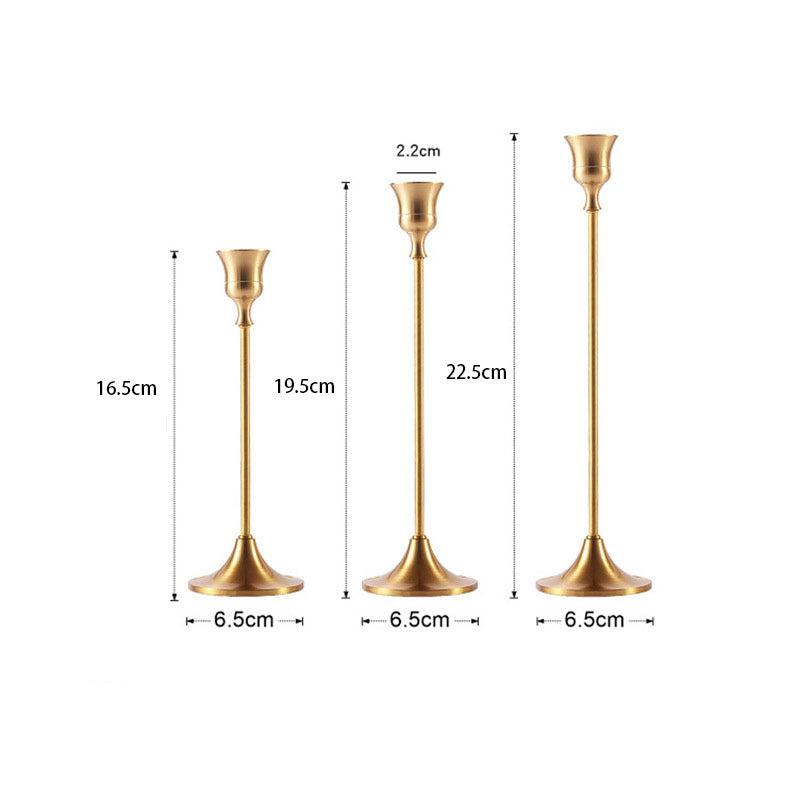 Luxuriöser Goldener Kerzenständer für einen eleganten Raum