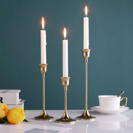 Luxuriöser Goldener Kerzenständer für einen eleganten Raum