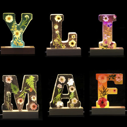 Bunte LED Buchstaben mit Blumen