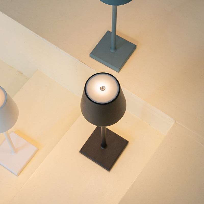 Schlanke Touch-Tischlampe für Schlafzimmer und Büro
