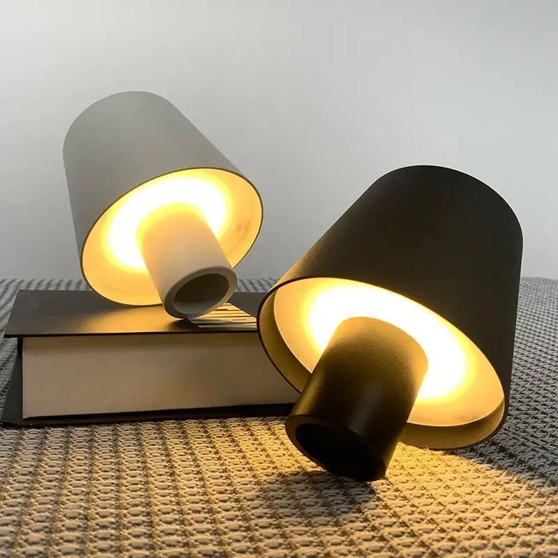 Moderne Flaschen-Lampe im Stilvolles Design