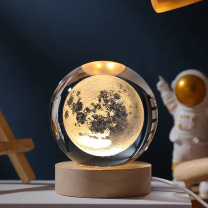 Leuchtende Mondkristallkugel mit Galaxie-Effekt