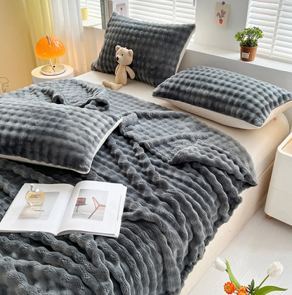 Flauschige Fleece-Decke wit Blasenmuster