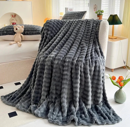 Flauschige Fleece-Decke wit Blasenmuster