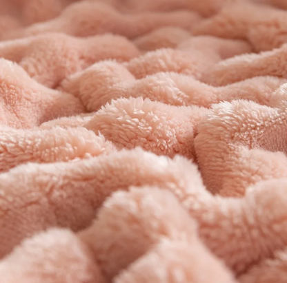 Flauschige Fleece-Decke wit Blasenmuster