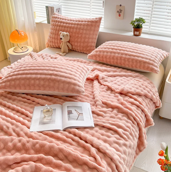 Flauschige Fleece-Decke wit Blasenmuster