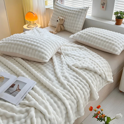 Flauschige Fleece-Decke wit Blasenmuster