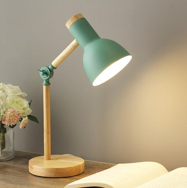 Moderne Tischlampe im skandinavischen Design