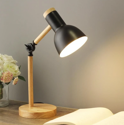 Moderne Tischlampe im skandinavischen Design