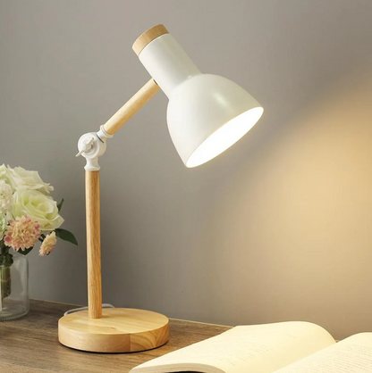 Moderne Tischlampe im skandinavischen Design