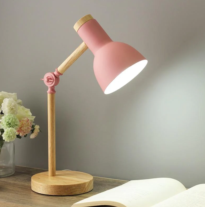 Moderne Tischlampe im skandinavischen Design