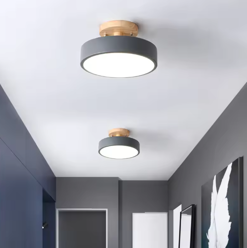Nordische LED-Deckenleuchte mit Modernem Design und Goldener Akzentbeleuchtung