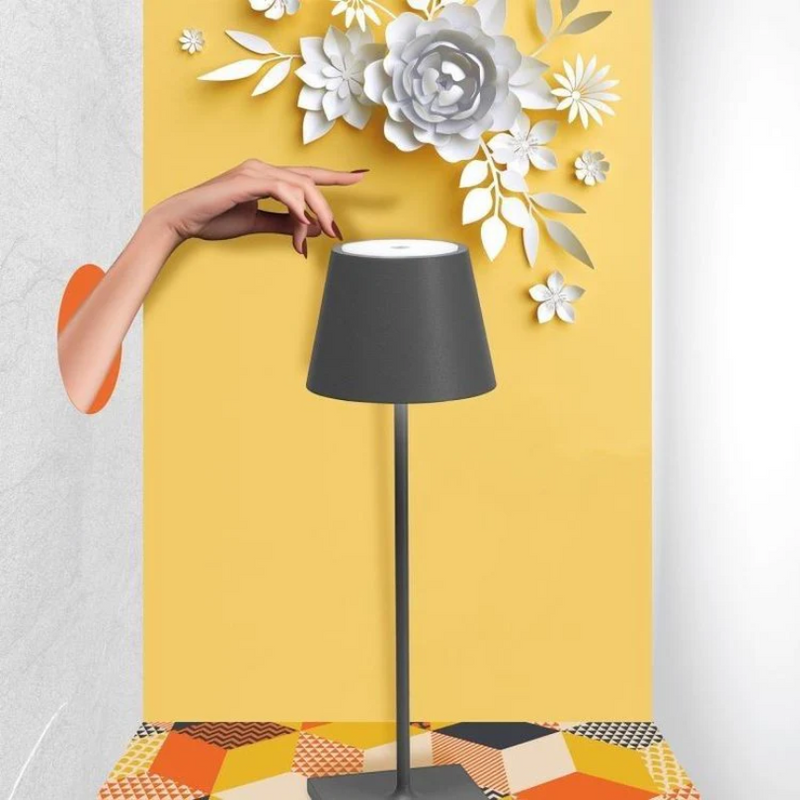 Touch gesteuerte LED-Tischlampe im modernen Design