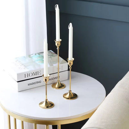 Luxuriöser Goldener Kerzenständer für einen eleganten Raum