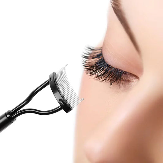 Feiner Wimperntrenner – Perfektes Finish nach der Mascara