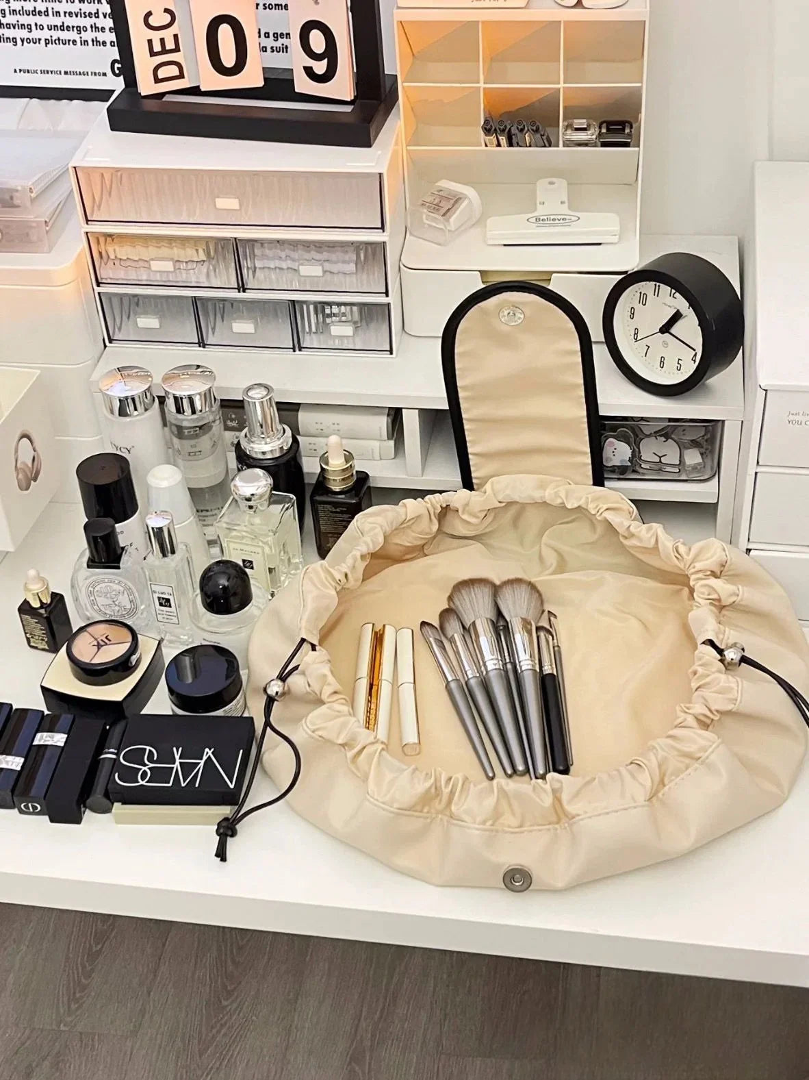 Kosmetiktasche mit viel Stauraum und wasserabweisendem Material