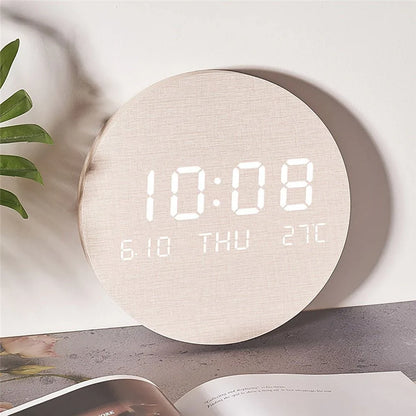 Digitale Wanduhr im skandinavischen Design – Stilvolle Holz-Uhr mit LED-Anzeige für Wohnzimmer & Büro
