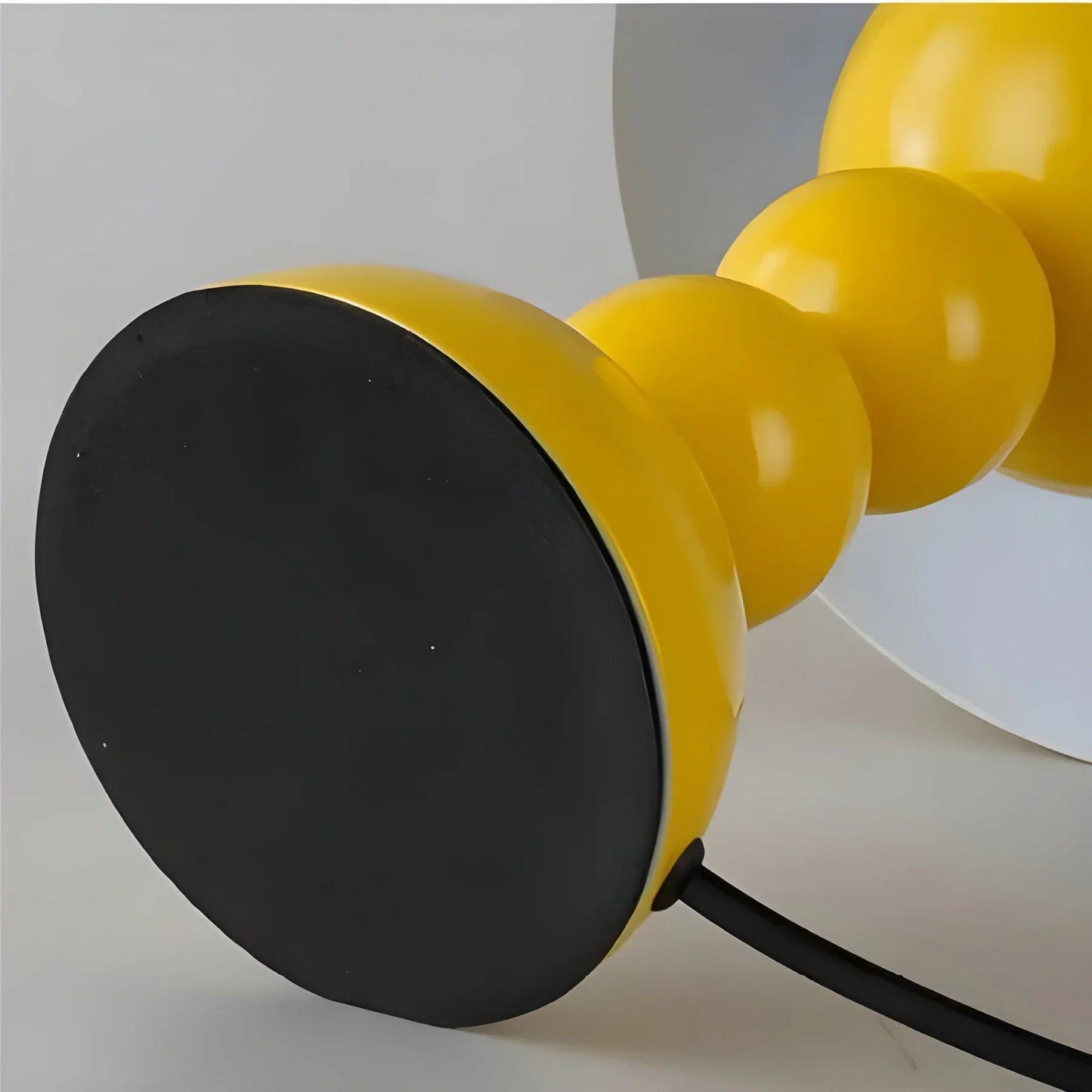 Skandinavische Tischlampe mit Goldakzenten – Moderne Designlampe für Wohnzimmer Schlafzimmer & Büro