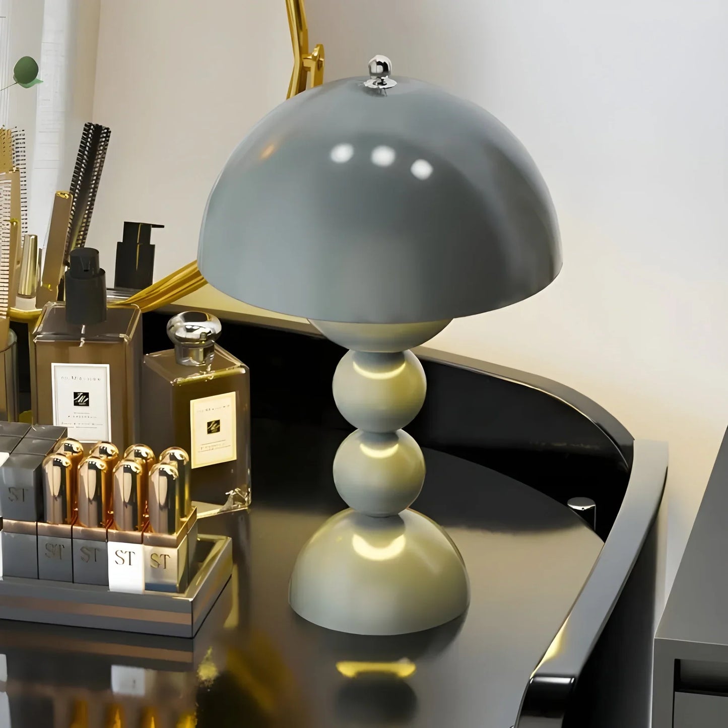 Skandinavische Tischlampe mit Goldakzenten – Moderne Designlampe für Wohnzimmer Schlafzimmer & Büro