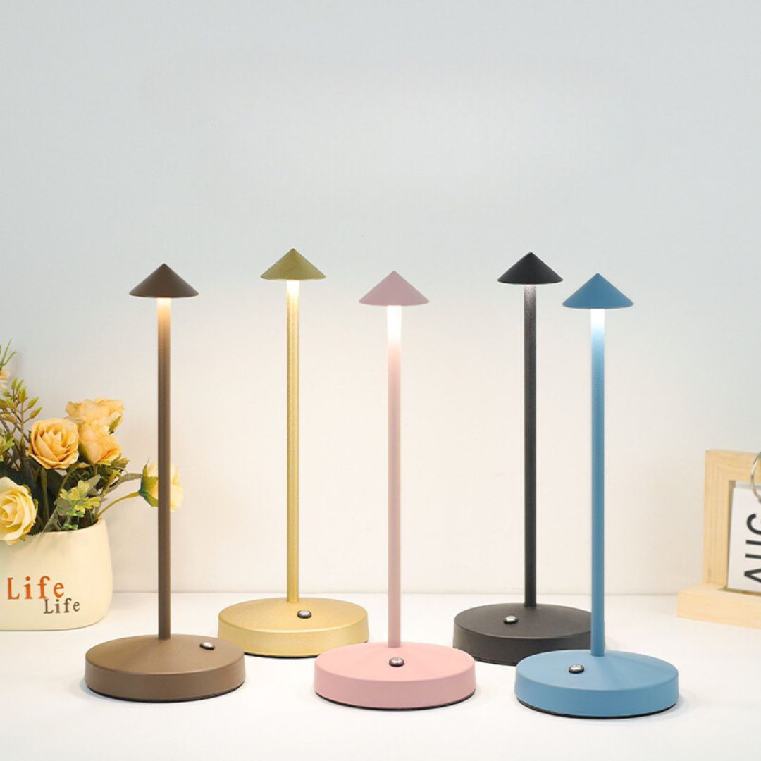Schlichte LED-Tischleuchte ohne Kabel